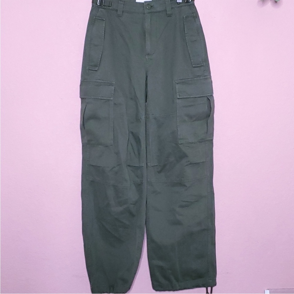 Aritzia TNA Supply Relaxed Cargo Pants in Utility Green- 26” waist ( 0 ) - Picture 10 of 11